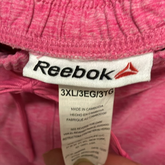 Gently worn Pink Reebok short and top set. - Picture 5 of 8